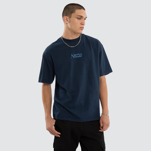 Model wears Breeze Street Tee Pigment Dress Blue T-Shirts Blue – image 1