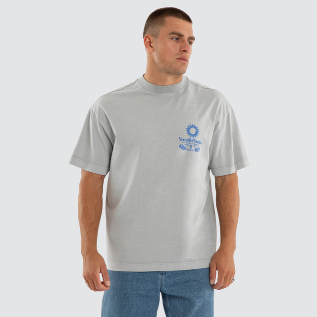 Model wears Marseille Street Tee Pigment Slate Grey T-Shirts Grey – image 1