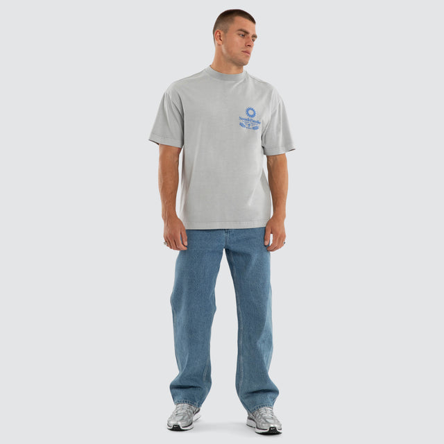 Model wears Marseille Street Tee Pigment Slate Grey T-Shirts Grey – image 5