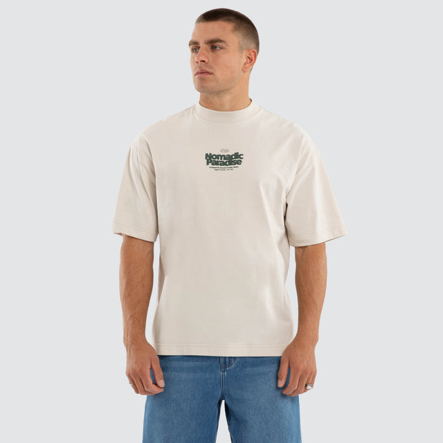 Model wears Current Street Tee Moonbeam T-Shirts Beige – image 3