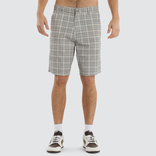 Model wears Delay Jort Grey Check Shorts Grey – image 3