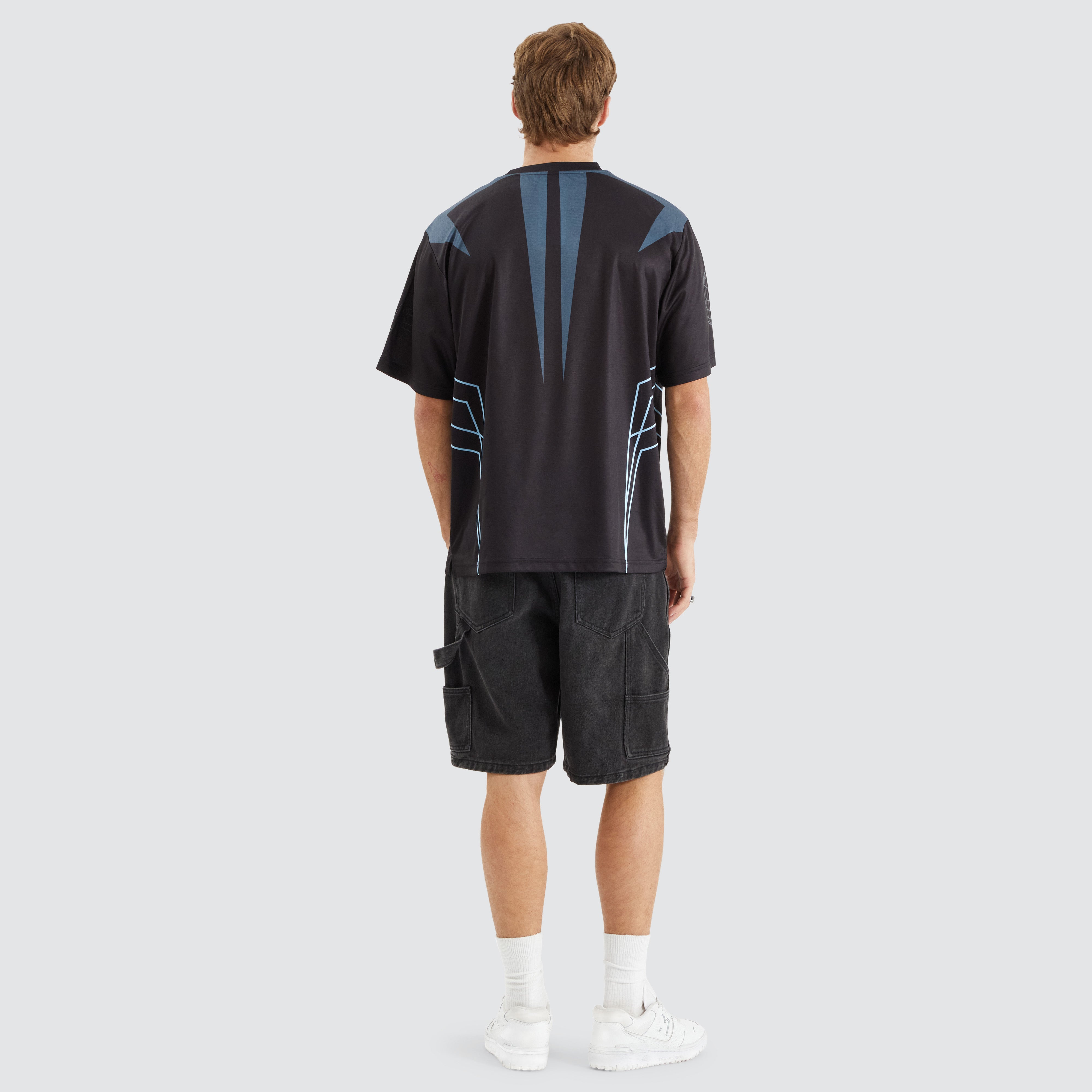 NP241107apprenticetee-black12.