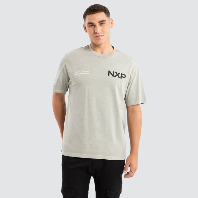 Model wears Prancer Classic Tee Pigment Paloma T-Shirts Grey – image 3