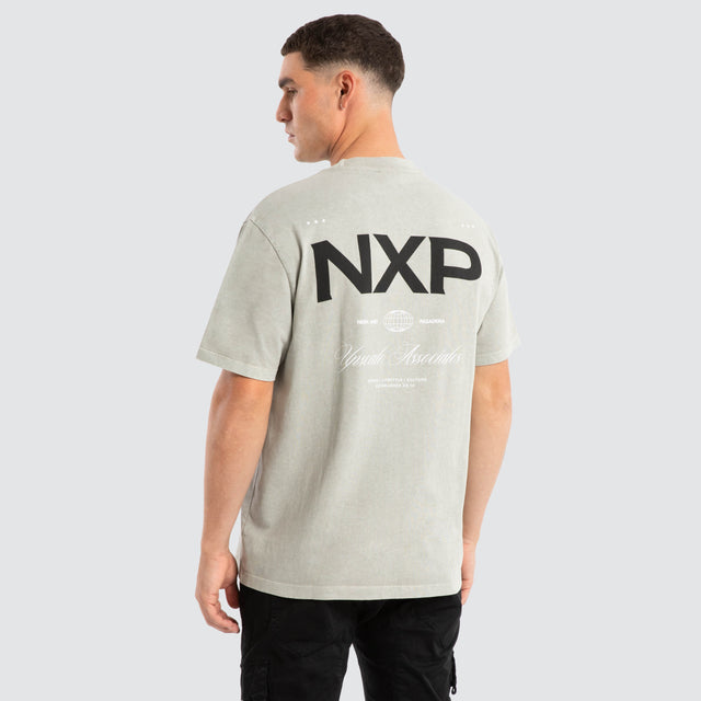 Model wears Prancer Classic Tee Pigment Paloma T-Shirts Grey – image 1