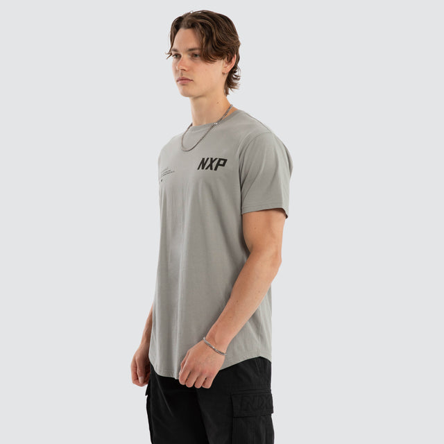 Model wears Triumph Dual Curved Tee Moon Mist T-Shirts Grey – image 3