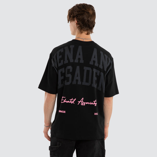 Model wears Mystic Oversized Tee Jet Black T-Shirts Black – image 1