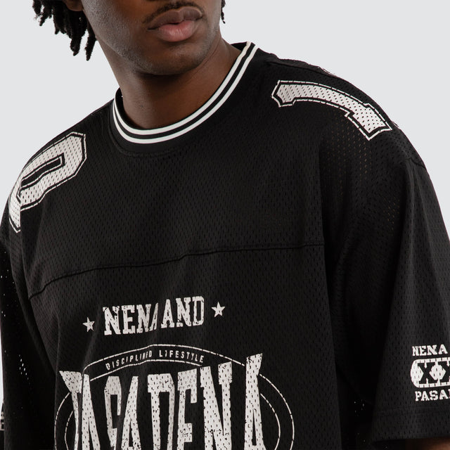 Model wears Mixer Football Jersey Jet Black T-Shirts Black – image 4