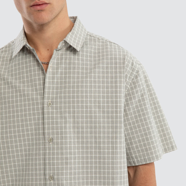 Model wears Baseline Button Up SS Shirt Grey Check Short Sleeve Shirts Grey – image 4