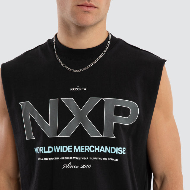 Model wears Session Street Muscle Anthracite Black Muscle Tees Black – image 4