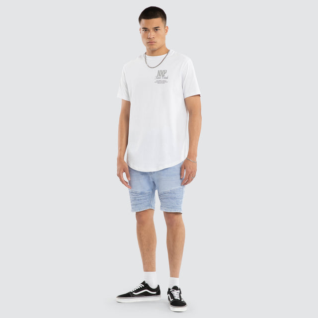 Model wears Dynamic Dual Curved Tee Optical White T-Shirts White – image 2