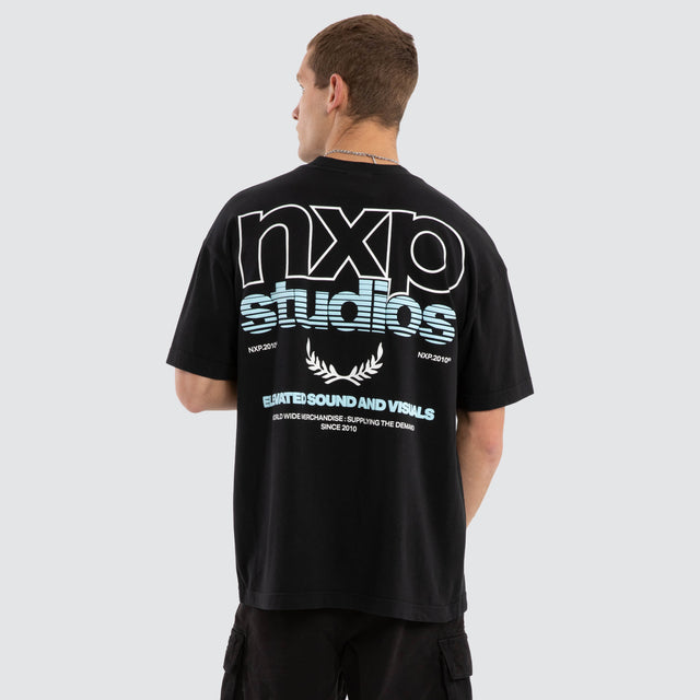 Model wears Major Raptor Tee Anthracite Black T-Shirts Black – image 1