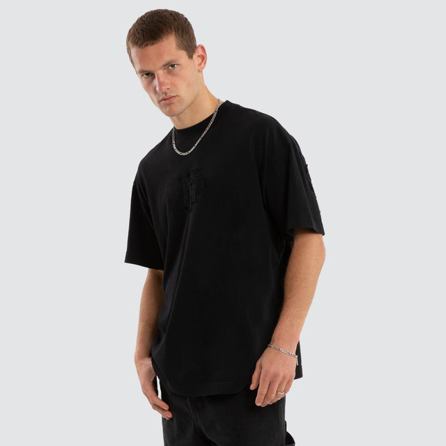 Model wears Tenor Raptor Tee Jet Black T-Shirts Black – image 3