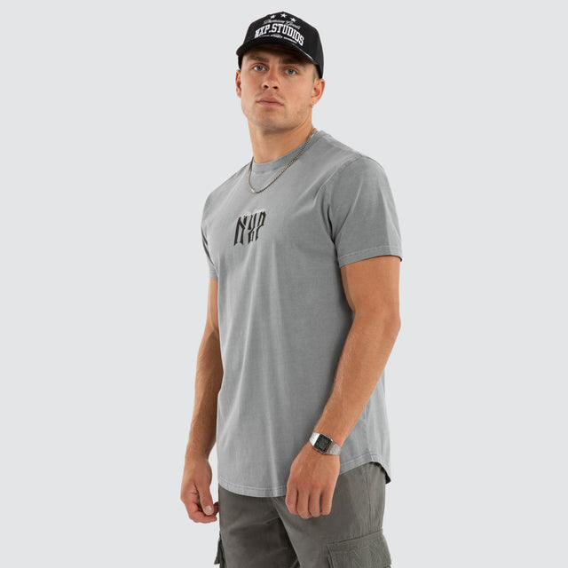 Model wears Ignite Dual Curved Tee Pigment Ultimate Grey T-Shirts Grey – image 3