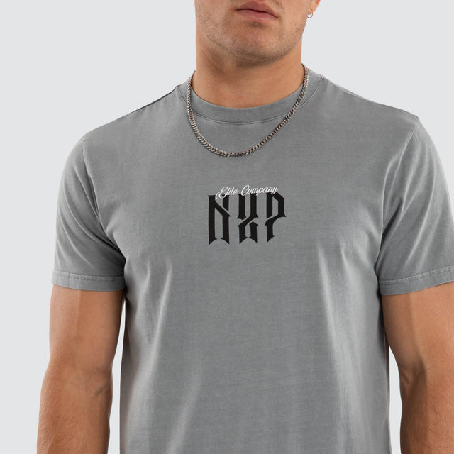 Model wears Ignite Dual Curved Tee Pigment Ultimate Grey T-Shirts Grey – image 4
