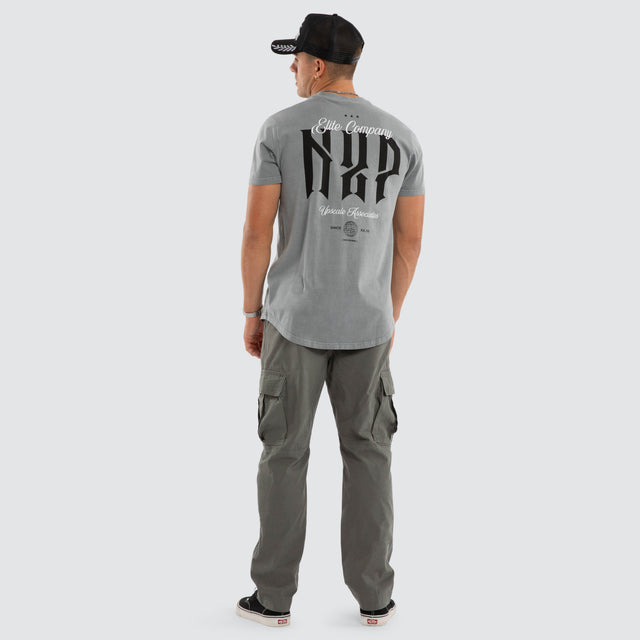 Model wears Ignite Dual Curved Tee Pigment Ultimate Grey T-Shirts Grey – image 5