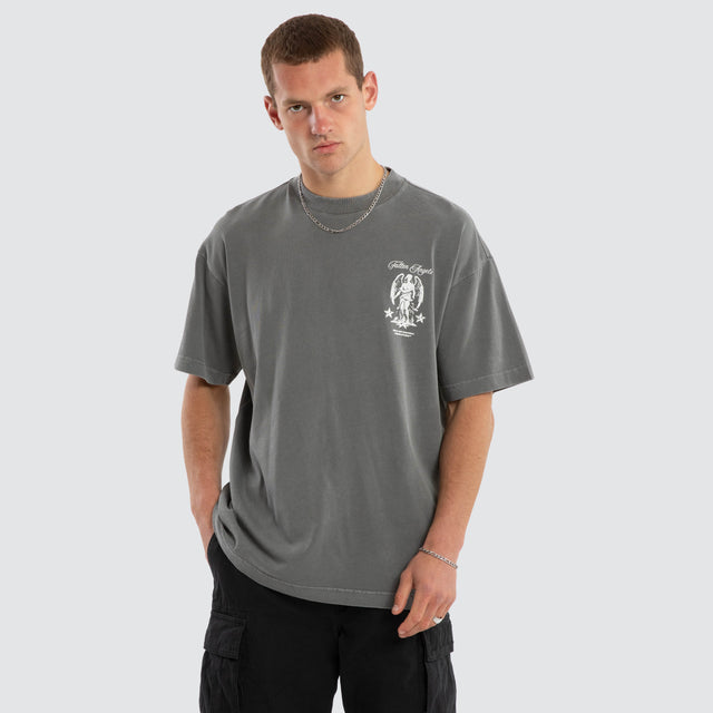 Model wears Thrive Raptor Tee Pigment Steel T-Shirts Grey – image 1