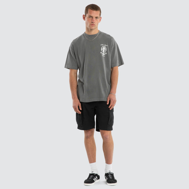 Model wears Thrive Raptor Tee Pigment Steel T-Shirts Grey – image 5