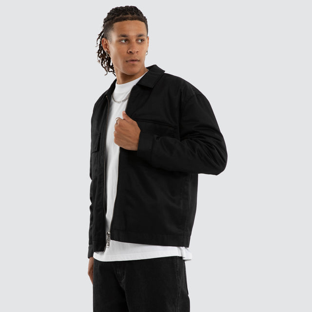 Model wears Frame Jacket Black Jackets Black – image 3