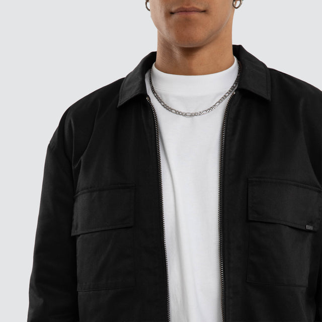 Model wears Frame Jacket Black Jackets Black – image 4