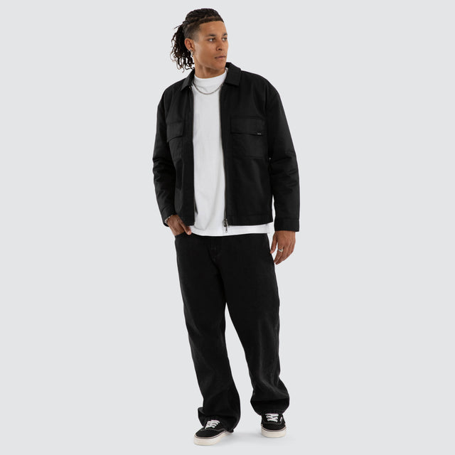 Model wears Frame Jacket Black Jackets Black – image 5