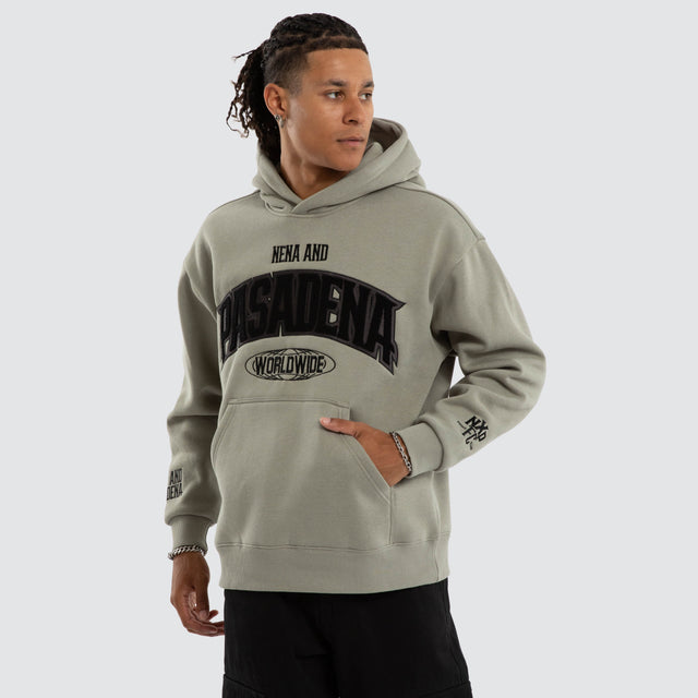 Model wears Gym Relaxed Hoodie Shadow Hoodies Grey – image 1