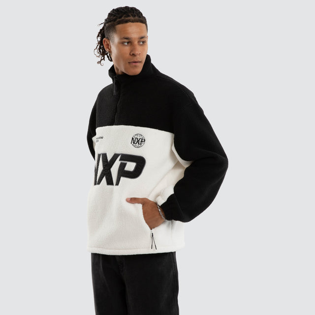 Model wears Slick Pullover Black/White Jumpers Black – image 3