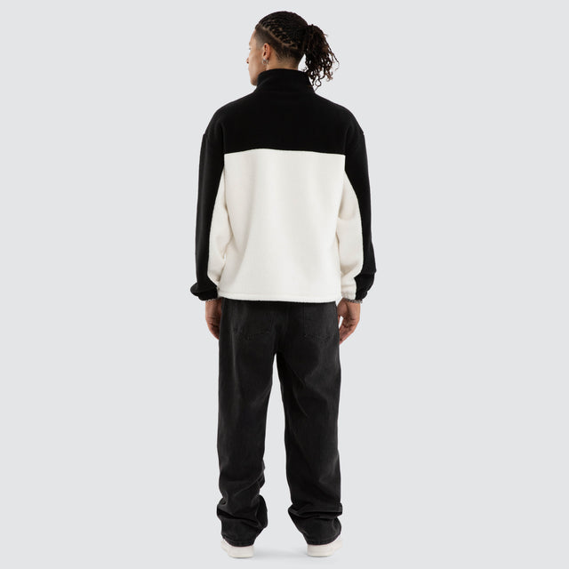 Model wears Slick Pullover Black/White Jumpers Black – image 2