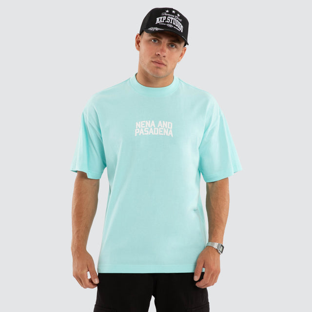 Model wears Performance Raptor Tee Blue Light T-Shirts Blue – image 4