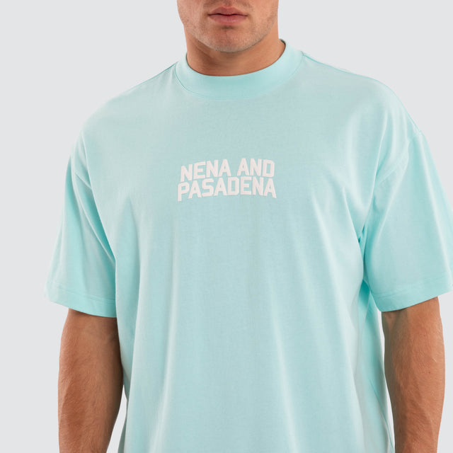 Model wears Performance Raptor Tee Blue Light T-Shirts Blue – image 5