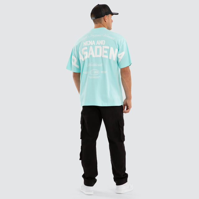 Model wears Performance Raptor Tee Blue Light T-Shirts Blue – image 3