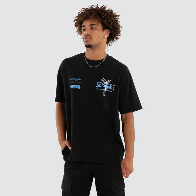 Model wears Azrael Box Fit Tee Anthracite Black T-Shirts Black – image 3