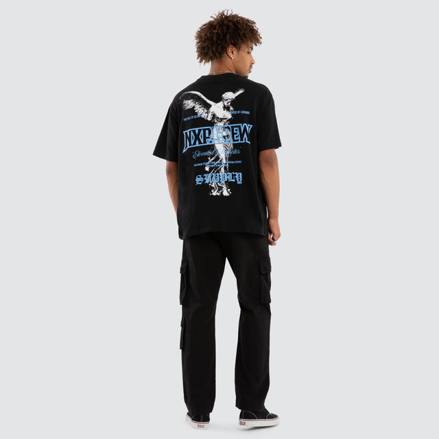 Model wears Azrael Box Fit Tee Anthracite Black T-Shirts Black – image 5