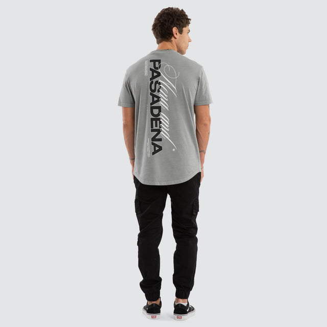 Model wears Smoulder Dual Curved Tee Pigment Neutral Grey T-Shirts Grey – image 5