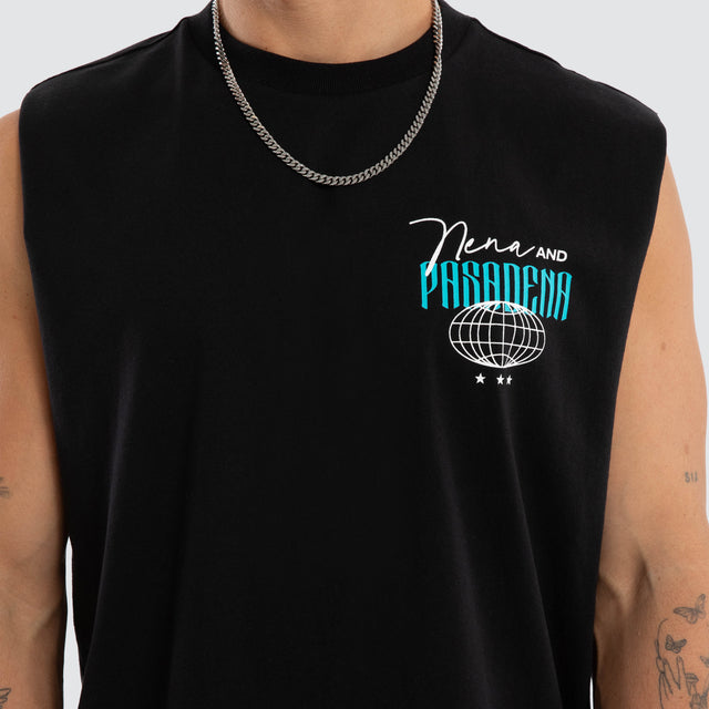 Model wears Drifting Relaxed Muscle Jet Black Muscle Tees Black – image 4