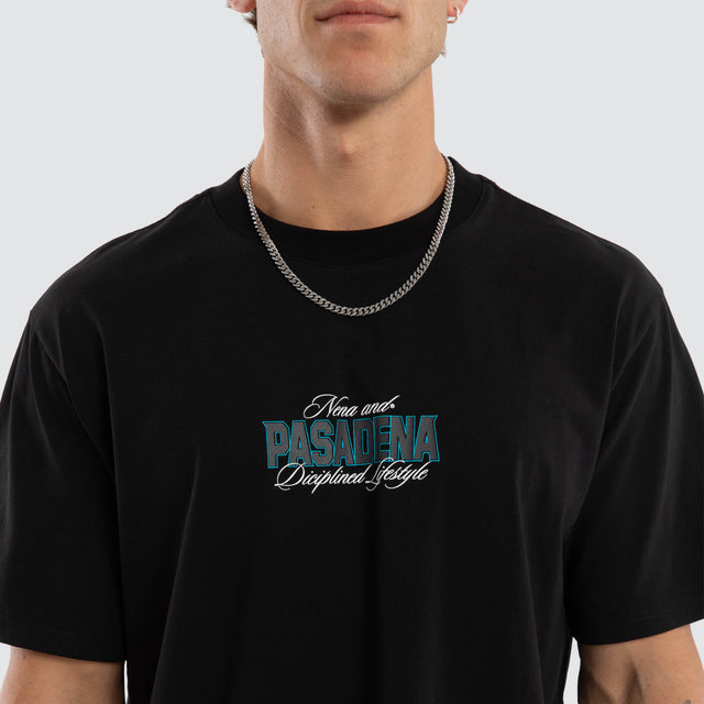 Model wears Ravenor Classic Tee Jet Black T-Shirts Black – image 4