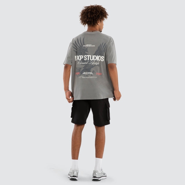 Model wears Moros Box Fit Tee Pigment Frost Grey T-Shirts Grey – image 5