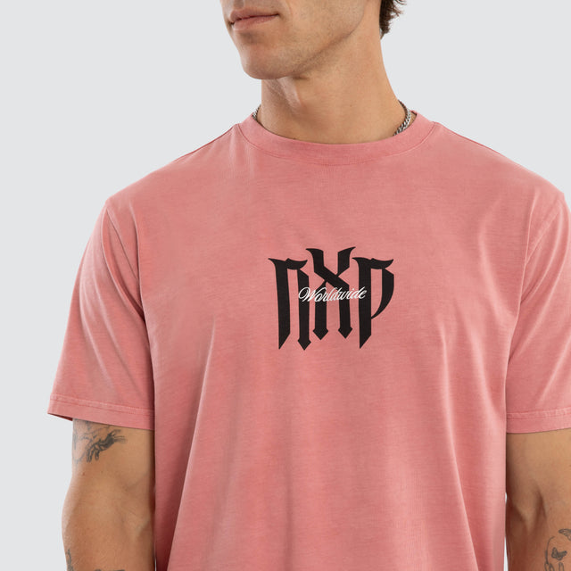 Model wears Petralis Dual Curved Tee Pigment Dusty Rose T-Shirts Pink – image 4