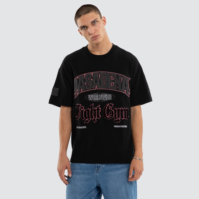 Model wears Gym Loopback Raptor Tee Anthracite Black T-Shirts Black – image 1