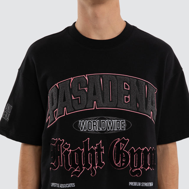 Model wears Gym Loopback Raptor Tee Anthracite Black T-Shirts Black – image 4