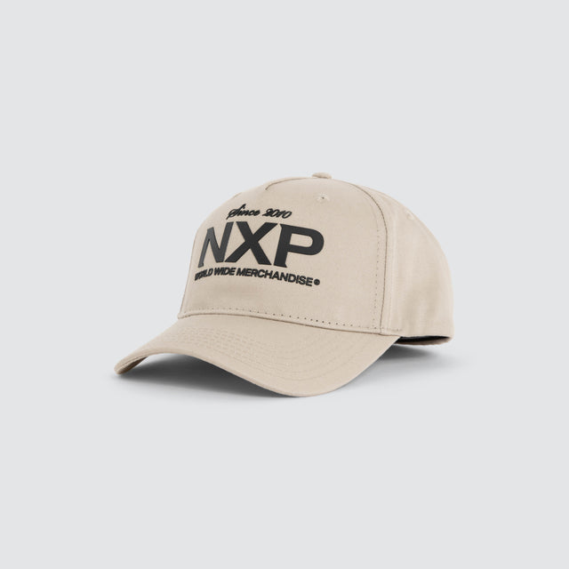 Model wears Essence Cap Silver Cloud Caps Beige – image 1