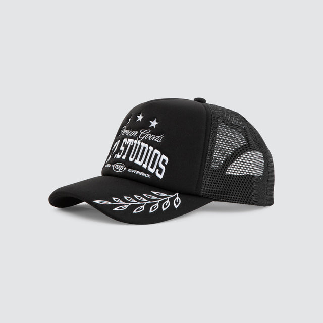 Model wears Echo Cap Jet Black Caps Black – image 2