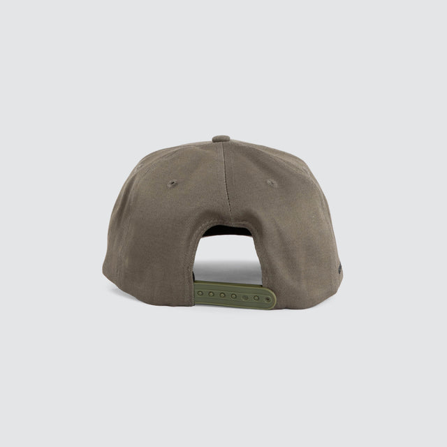 Model wears Mansion Cap Khaki Caps Green – image 3