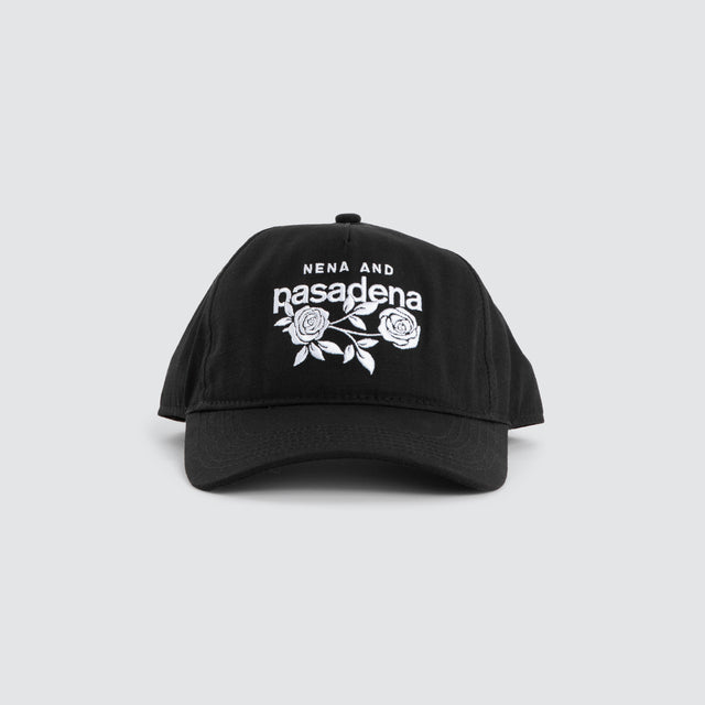 Model wears Motion Cap Black Iris Caps Black – image 1