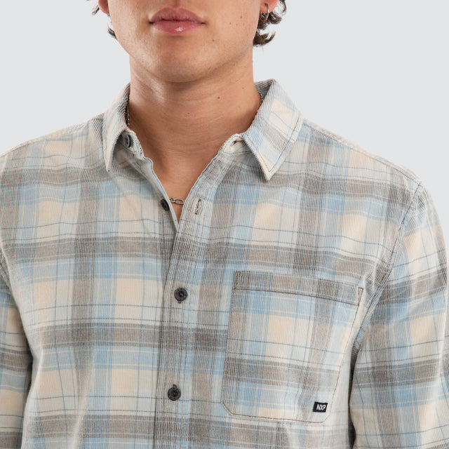 Model wears Border Long Sleeve Shirt Skyway/Oatmeal Check Long Sleeve Shirts Blue – image 4