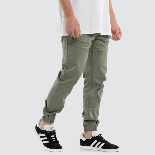 Charger Jogger Oil Green
