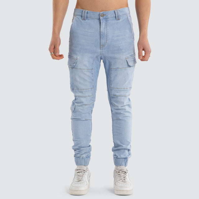 Model wears Ranger Jogger Paradise Blue Pants Blue – image 3