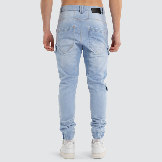Model wears Ranger Jogger Paradise Blue Pants Blue – image 4