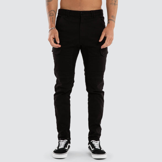 Model wears Rogue Pant Black Pants Black – image 3