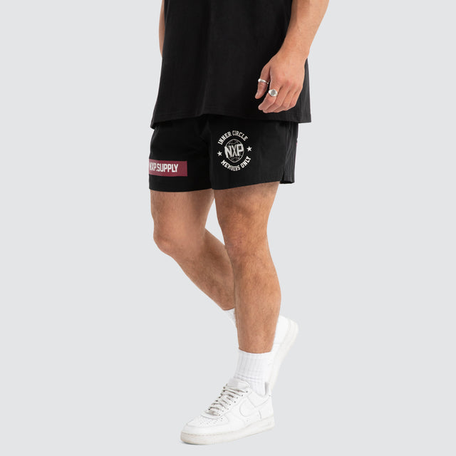 Model wears Sevens Rugby Short Black Shorts Black – image 1