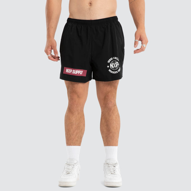 Model wears Sevens Rugby Short Black Shorts Black – image 3